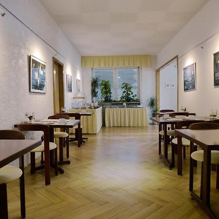 Hotel Adler Neulussheim Bagian luar foto