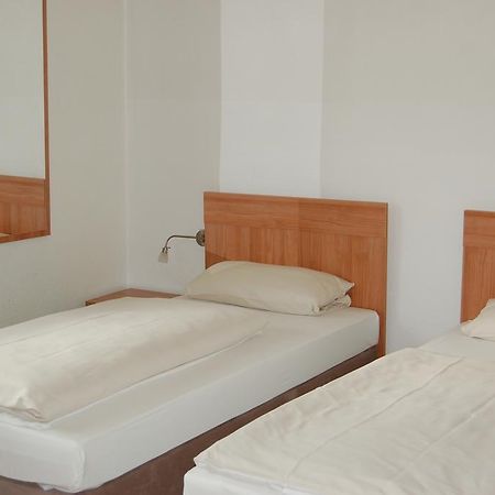 Hotel Adler Neulussheim Ruang foto